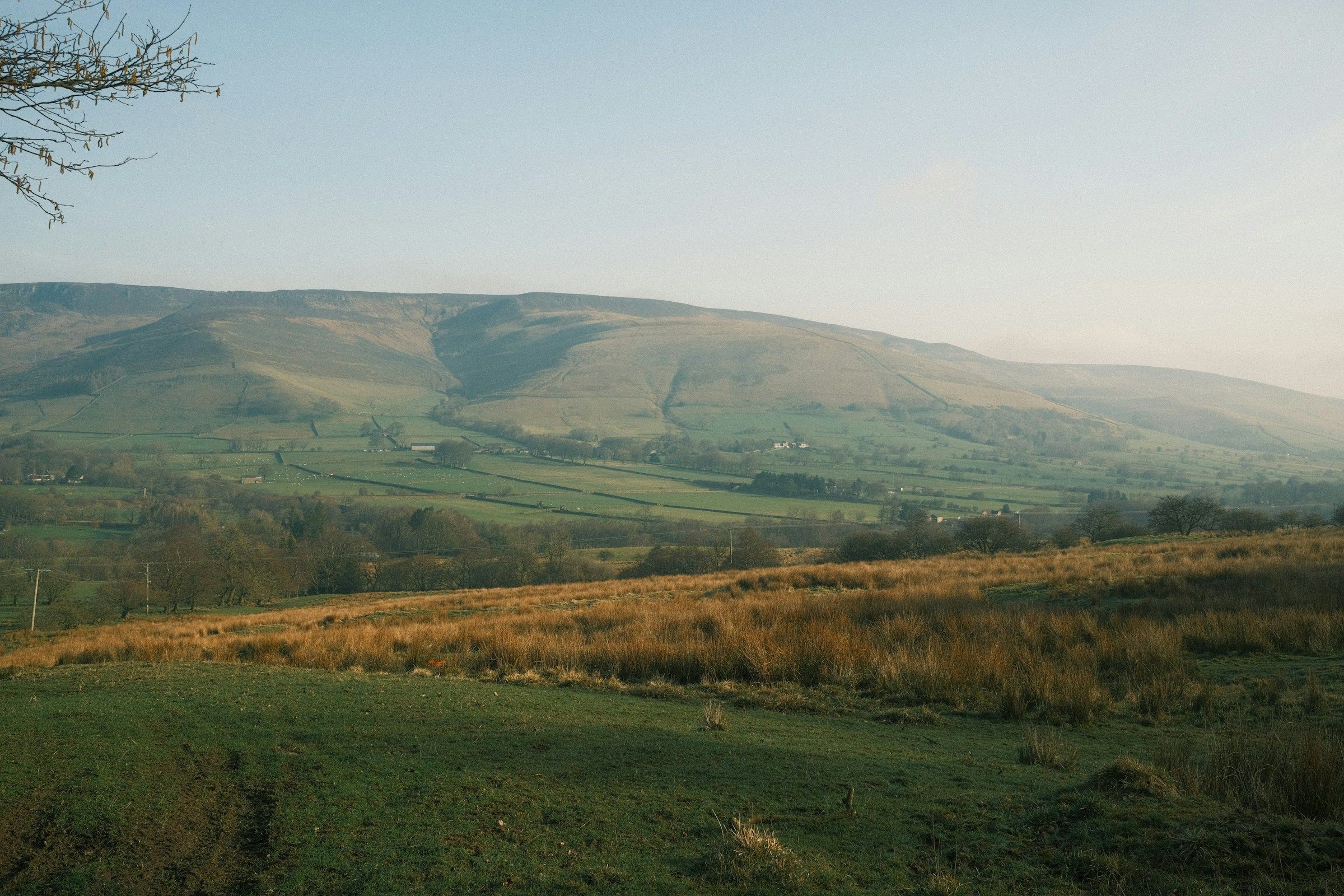Green hills and a walking trail along Mam Tor in the Peak District